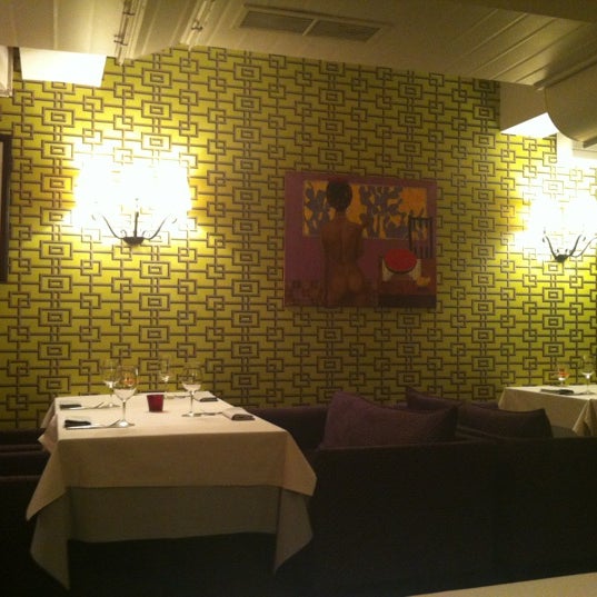 Foto scattata a Rosso &amp; Bianco Cafe da Julia A. il 3/15/2012
