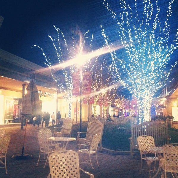 รูปภาพถ่ายที่ The Mall at Partridge Creek โดย Ruthie M. เมื่อ 11/19/2011