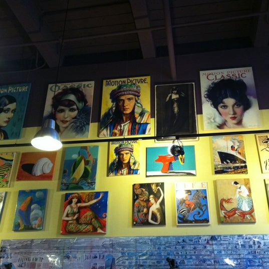 12/13/2011 tarihinde Rebecca S.ziyaretçi tarafından Renaissance Cafe'de çekilen fotoğraf
