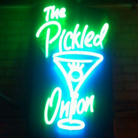 Foto tirada no(a) Pickled Onion Restaurant por Cate W. em 10/30/2011