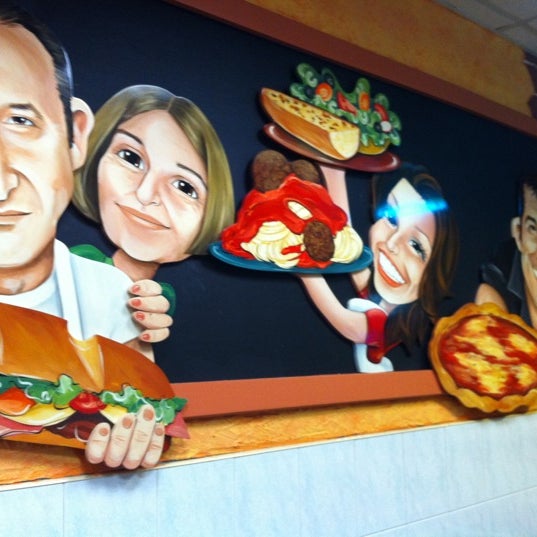 9/7/2011에 Rocio T.님이 Gina&#39;s Pizzeria and Restaurant에서 찍은 사진