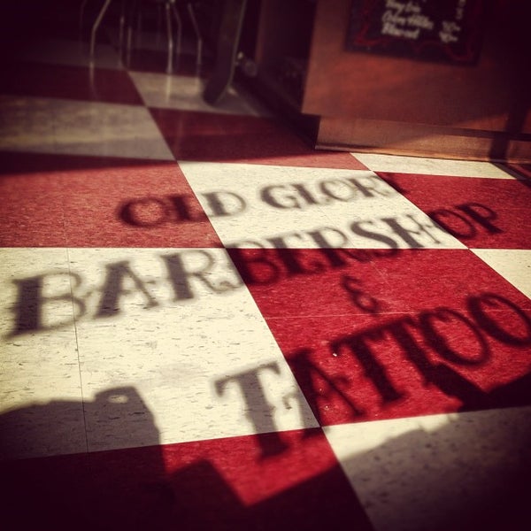 Foto scattata a Old Glory Barbershop and Tattoo da Stephen il 8/4/2012