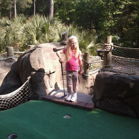 4/28/2012에 Firehouse Z.님이 Adventure Cove Mini Golf &amp; Arcade에서 찍은 사진
