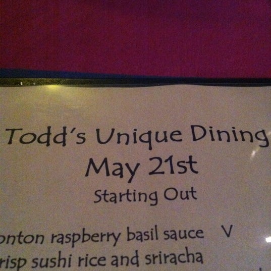 Foto tirada no(a) Todd&#39;s Unique Dining por Ashley B. em 5/22/2012