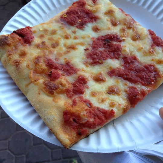 11/1/2011 tarihinde Jeremy M.ziyaretçi tarafından Pizza Republic'de çekilen fotoğraf