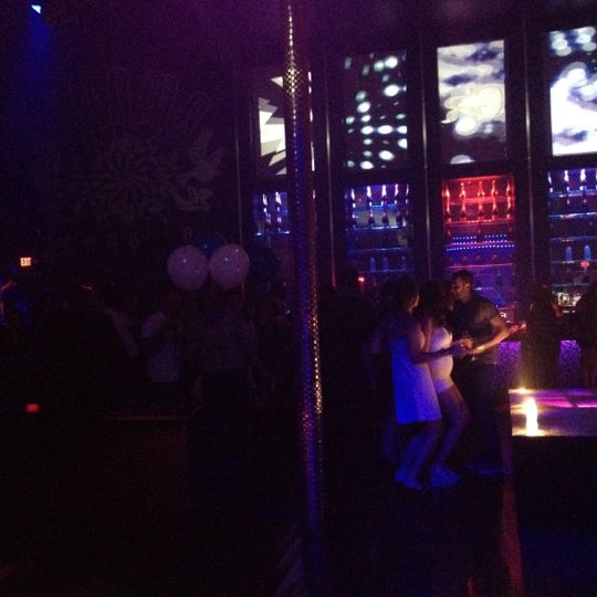 Foto tirada no(a) Gold Room Nightclub por Sabrina K. em 9/2/2012