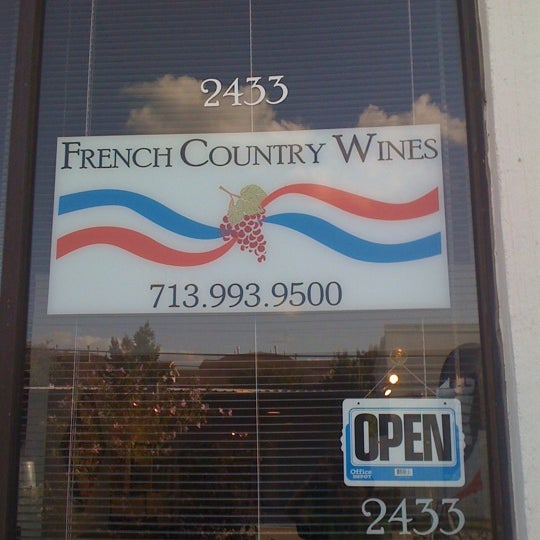 Foto diambil di French Country Wines oleh Genevieve G. pada 9/5/2012