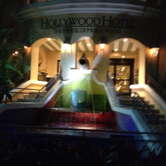 Foto tirada no(a) Hollywood Hotel ® por Allie T. em 3/9/2012