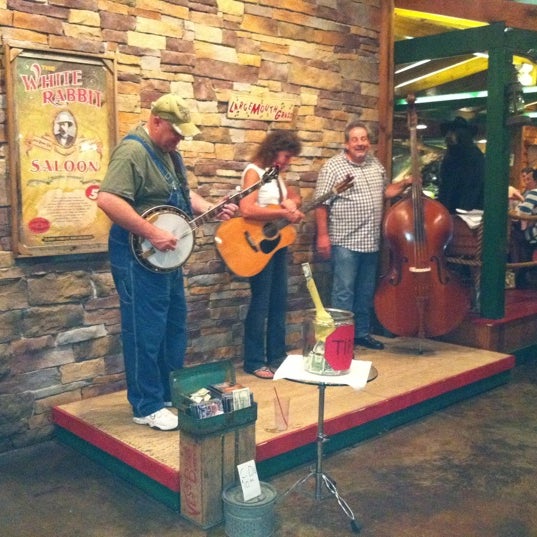 Photo taken at Caney Fork River Valley Grille by Jared on 6/11/2011
