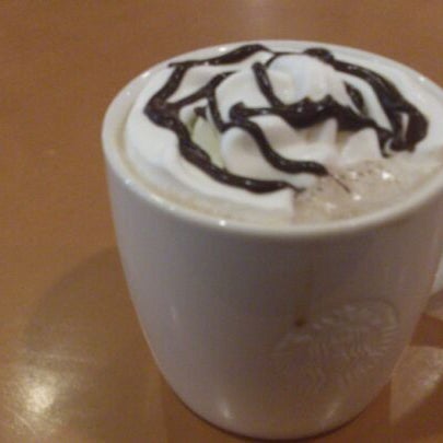 Photo taken at Starbucks by Domingos G. on 9/4/2012
