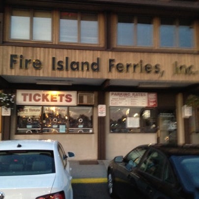 7/26/2012 tarihinde Shawn G.ziyaretçi tarafından Fire Island Ferries - Main Terminal'de çekilen fotoğraf