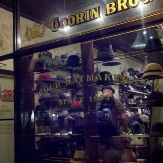 12/2/2011にJillian C.がGoorin Bros. Hat Shop - Park Slopeで撮った写真