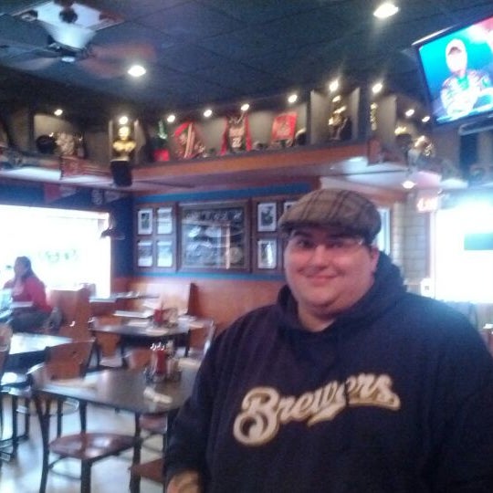 1/27/2012 tarihinde Kyle S.ziyaretçi tarafından Coliseum Sports Bar and Grill'de çekilen fotoğraf