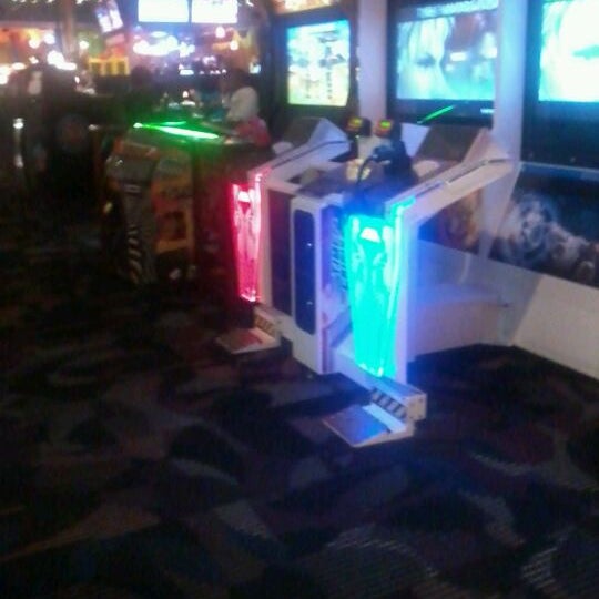 Photo taken at Dave &amp; Buster&#39;s by Rachel H. on 2/22/2012