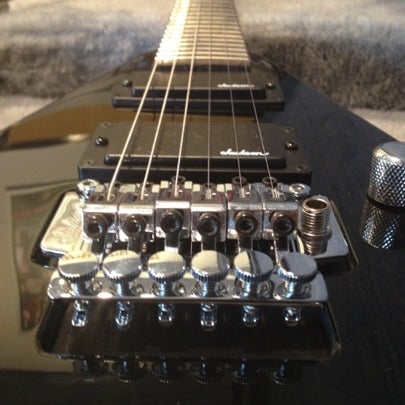 9/5/2012에 Saundra님이 Long &amp; McQuade Musical Instruments에서 찍은 사진