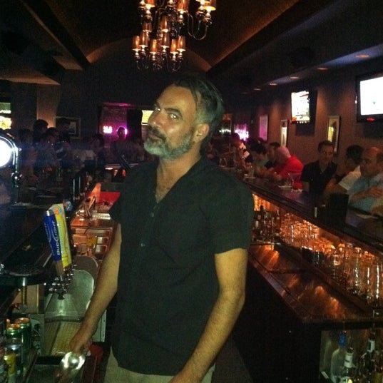 Foto diambil di Downtown Bar &amp; Lounge oleh Pauline G. pada 9/3/2011