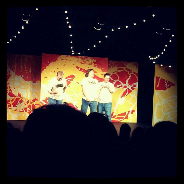 รูปภาพถ่ายที่ Theatre 99 โดย Jessica เมื่อ 4/21/2012
