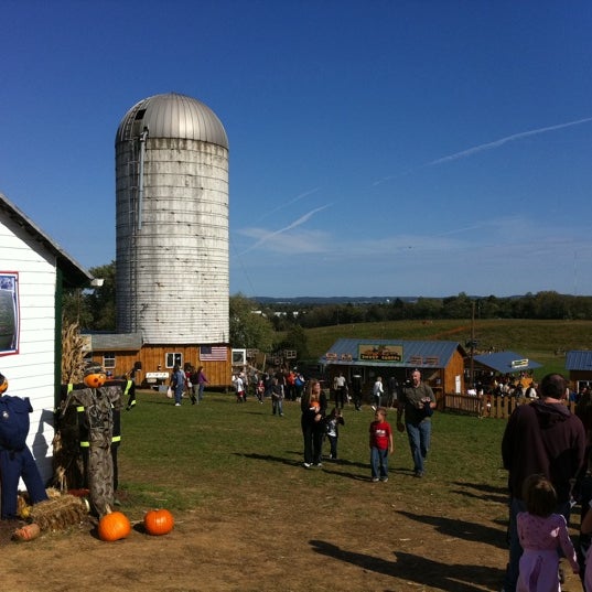 Photo taken at Summers Farm by Coolie G. on 10/16/2011