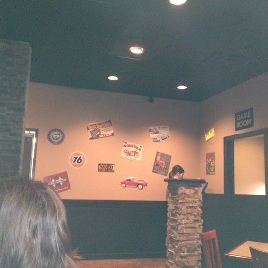รูปภาพถ่ายที่ The Hub Grill And Bar โดย Tess L. เมื่อ 12/2/2011