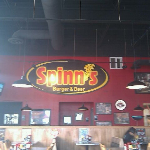Photo prise au Spinn&#39;s Burger &amp; Beer par Bill B. le9/10/2011