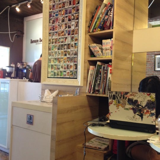 Photo taken at Brown Berry Cafe &amp; Workspace (บราวน์เบอร์รี่) by Rainnie C. on 1/22/2012
