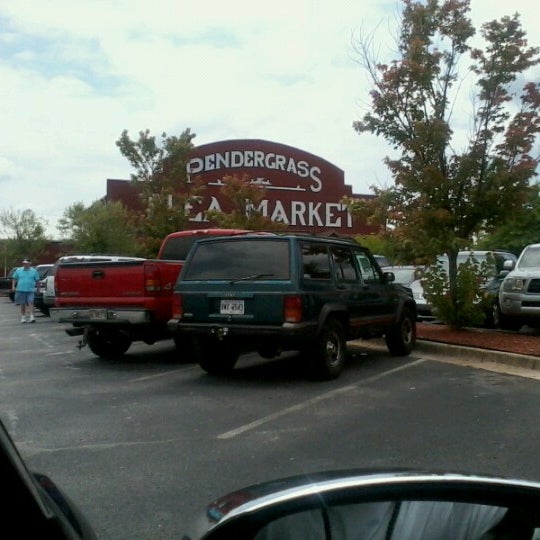 Das Foto wurde bei Pendergrass Flea Market von Will S. am 6/16/2012 aufgenommen
