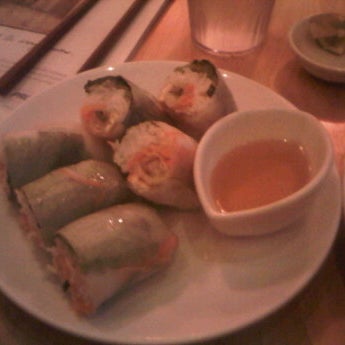 รูปภาพถ่ายที่ Blue Hen Vietnamese Kitchen โดย Brandi R. เมื่อ 9/29/2011