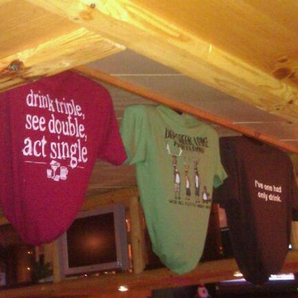 Foto scattata a Pine Lodge Steakhouse da Nicole C. il 12/6/2011