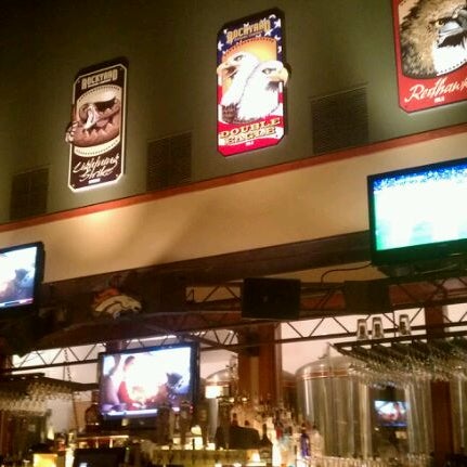 1/16/2012 tarihinde Darren S.ziyaretçi tarafından Rockyard American Grill &amp; Brewing Company'de çekilen fotoğraf