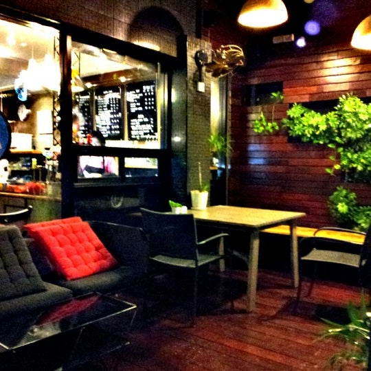 Foto diambil di DOZE café oleh IamTommie pada 8/9/2012