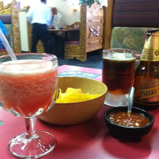Foto tomada en El Caporal Family Mexican Restaurant  por Bonnie B. el 5/30/2012