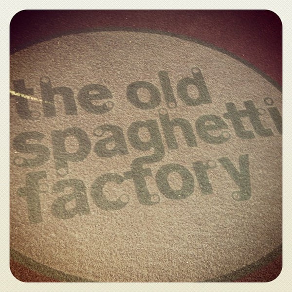 รูปภาพถ่ายที่ The Old Spaghetti Factory โดย Lisa M. เมื่อ 6/9/2012