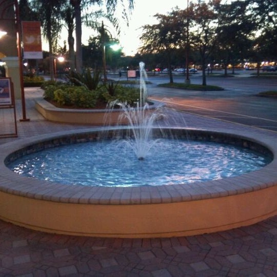 Photo taken at Vero Beach Outlets by Leo W. on 5/23/2012