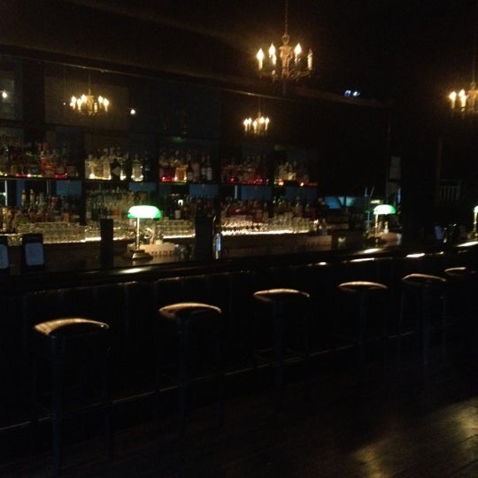 Foto tomada en Sip Bar &amp; Lounge  por John-Eric S. el 7/14/2012