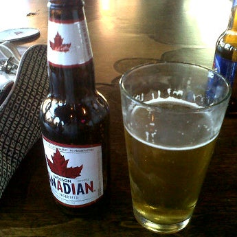 4/21/2012 tarihinde JaTeen K.ziyaretçi tarafından The Maple Leaf Pub'de çekilen fotoğraf