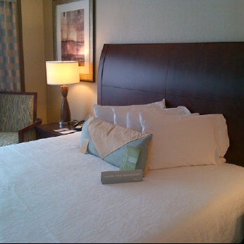 Foto scattata a Hilton Garden Inn da Aria S. il 6/9/2012