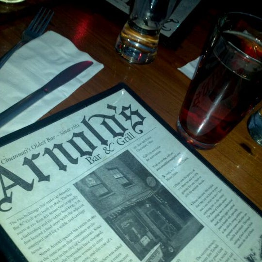 12/16/2011 tarihinde Lauryn C.ziyaretçi tarafından Arnold&#39;s Bar &amp; Grill'de çekilen fotoğraf