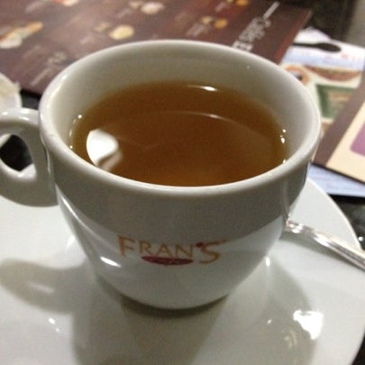 รูปภาพถ่ายที่ Fran&#39;s Café โดย Mariana เมื่อ 8/6/2012