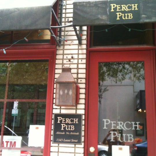 8/26/2012 tarihinde Pedro D.ziyaretçi tarafından Perch Pub'de çekilen fotoğraf