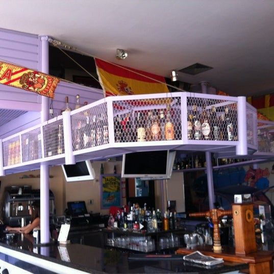 รูปภาพถ่ายที่ cafe bar Tin-tin โดย Fco Javier R. เมื่อ 6/11/2012