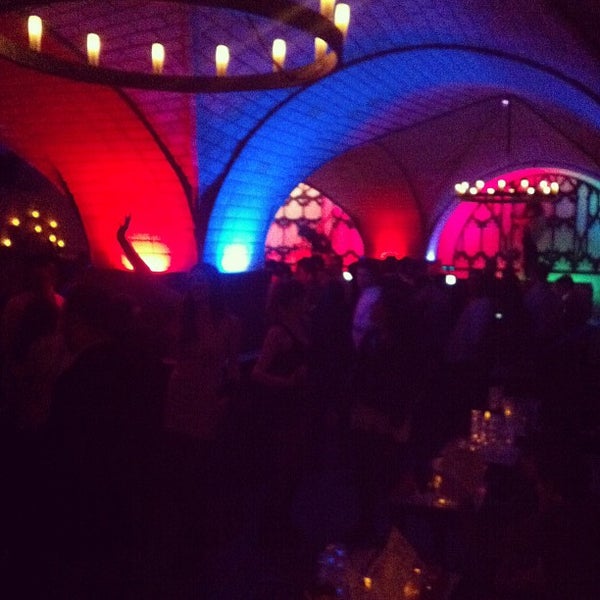 2/18/2012 tarihinde Melanie L.ziyaretçi tarafından Cellar Bar at Bryant Park Hotel'de çekilen fotoğraf