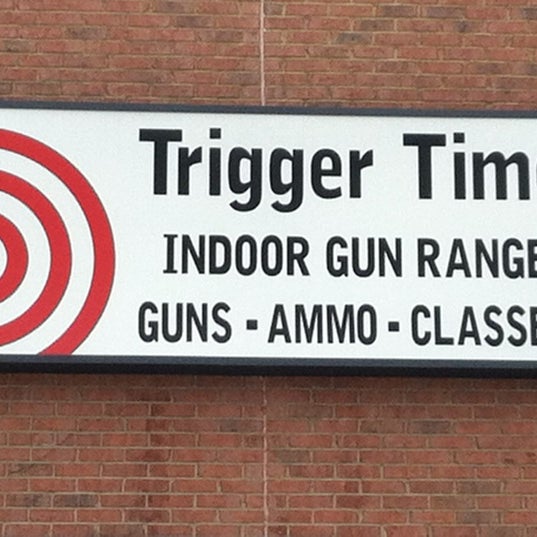 Das Foto wurde bei Trigger Time Indoor Gun Range von Crystal H. am 8/19/2012 aufgenommen