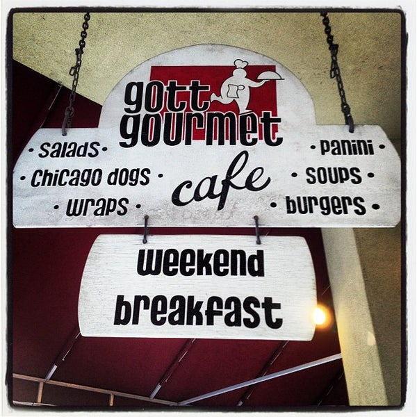 Foto tirada no(a) Gott Gourmet Café por Nicholas J. em 5/17/2012