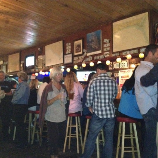 4/7/2012 tarihinde Tina T.ziyaretçi tarafından Bimini&#39;s Oyster Bar and Seafood Cafe'de çekilen fotoğraf