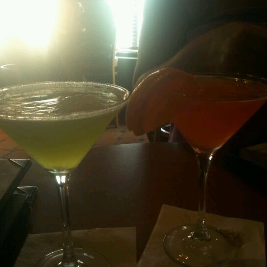 Foto diambil di fiVe Martini Bar oleh Jenny R. pada 7/3/2012