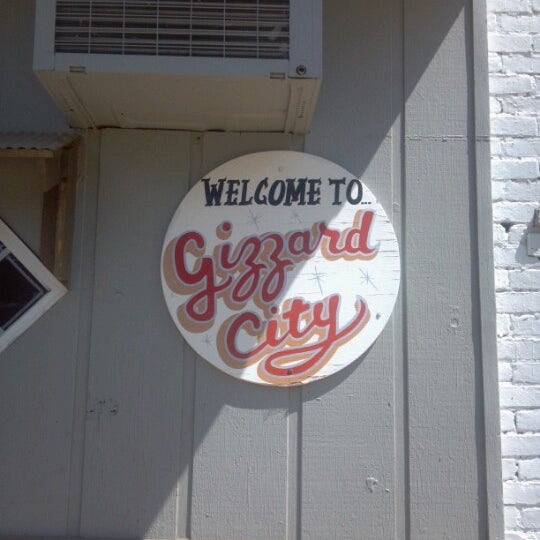Foto tirada no(a) Joe&#39;s Gizzard City por Rena R. em 6/13/2012