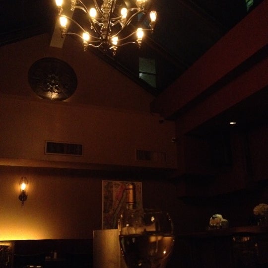 Das Foto wurde bei The Uptown Restaurant &amp; Bar von mike v. am 4/3/2012 aufgenommen