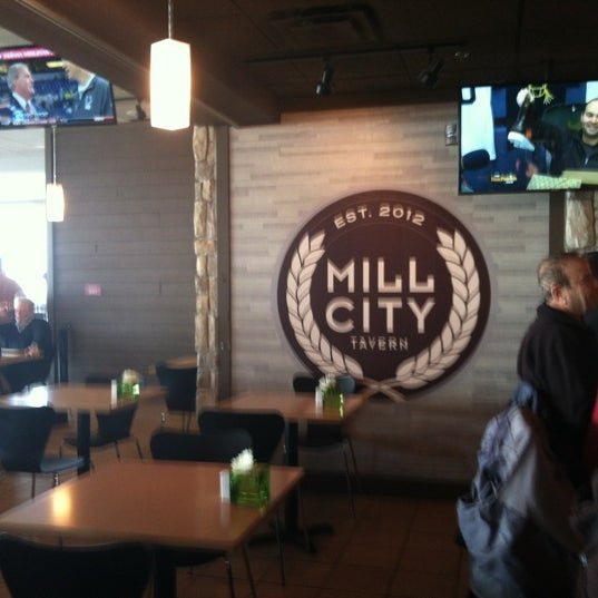 2/16/2012にKennethがMill City Tavernで撮った写真