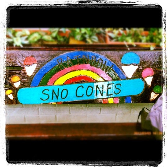 Снимок сделан в Rainbow Sno-Cones пользователем Amanda M. 3/3/2012