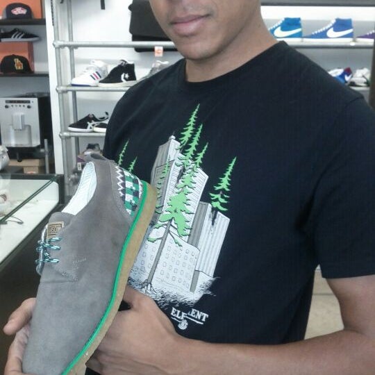 Photo taken at Ishoes by Anais B. on 9/1/2012